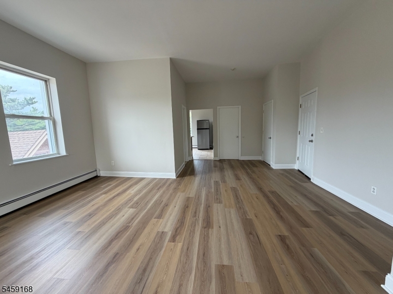 150 East Main St Property Photo 6