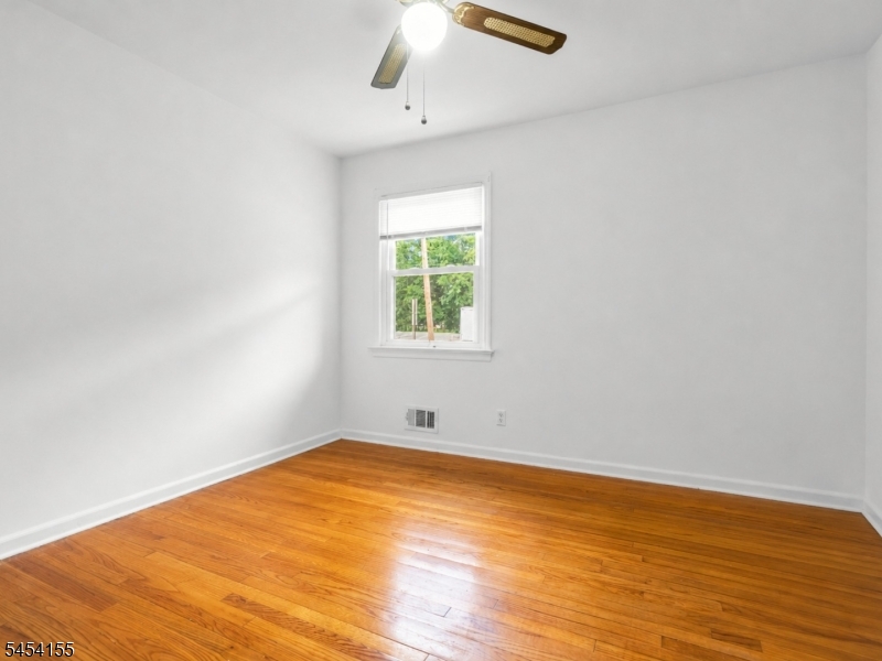 512 Laurel Ave Property Photo 11