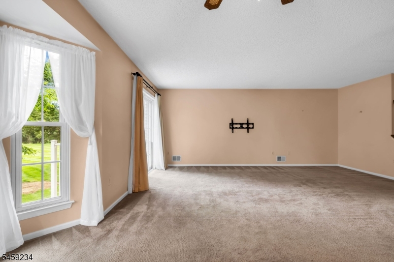 709 Dunn Cir Property Photo 4