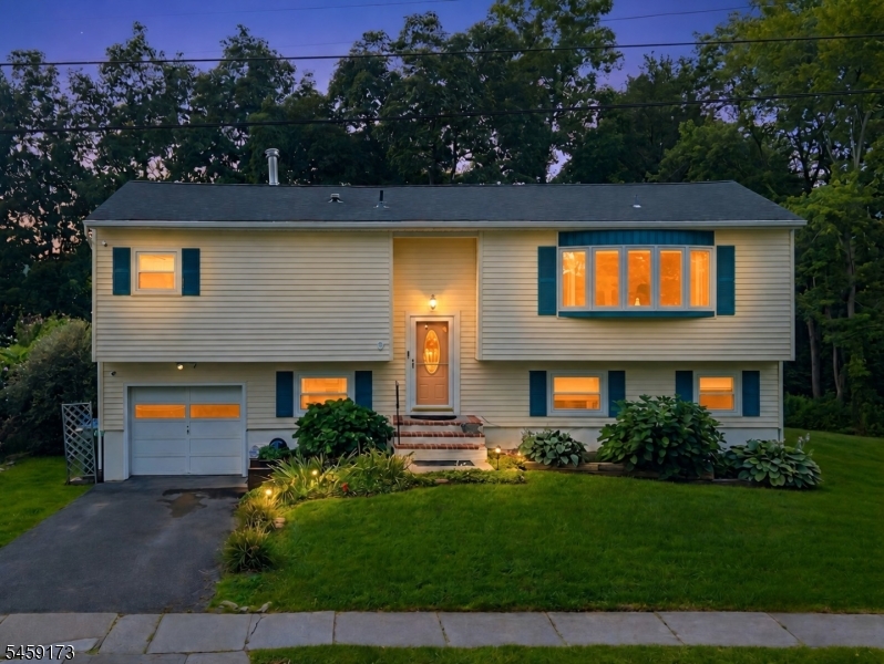 9 Arthur Ter Property Photo 1