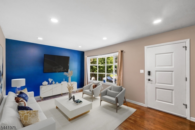 101 Pinecrest Ter Property Photo 3