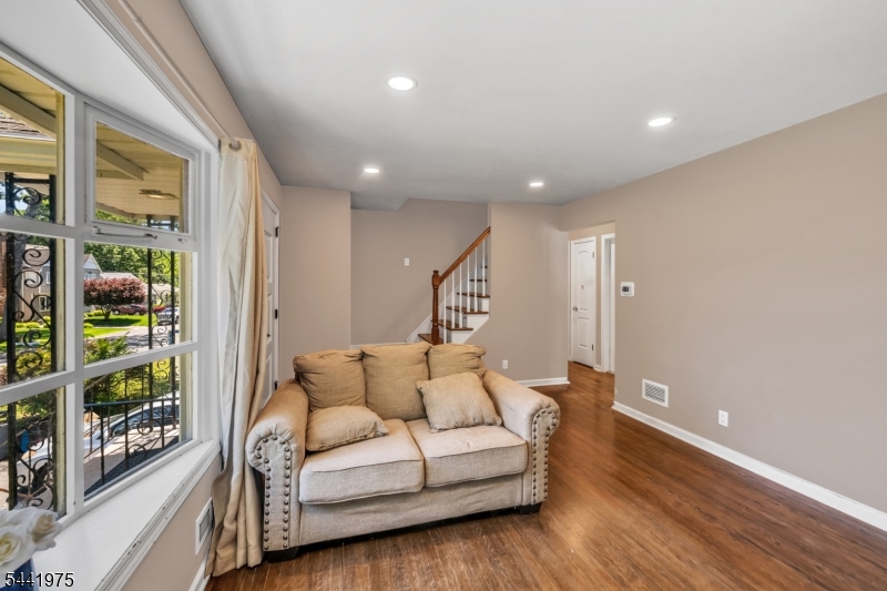 101 Pinecrest Ter Property Photo 6