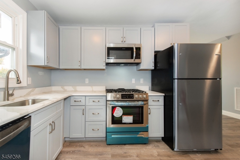 31 Mulberry St Property Photo 1