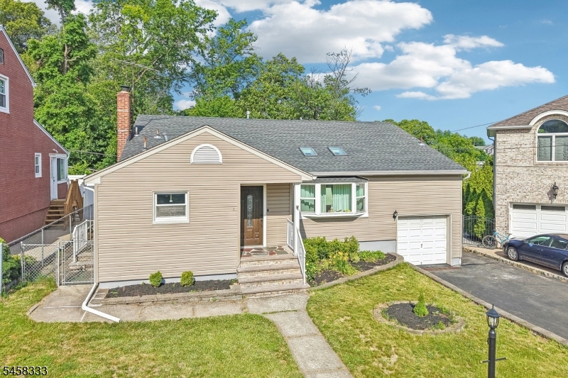 84 Howard Pl Property Photo 3