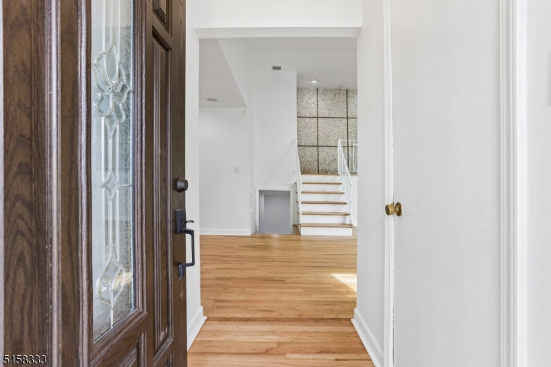 84 Howard Pl Property Photo 5
