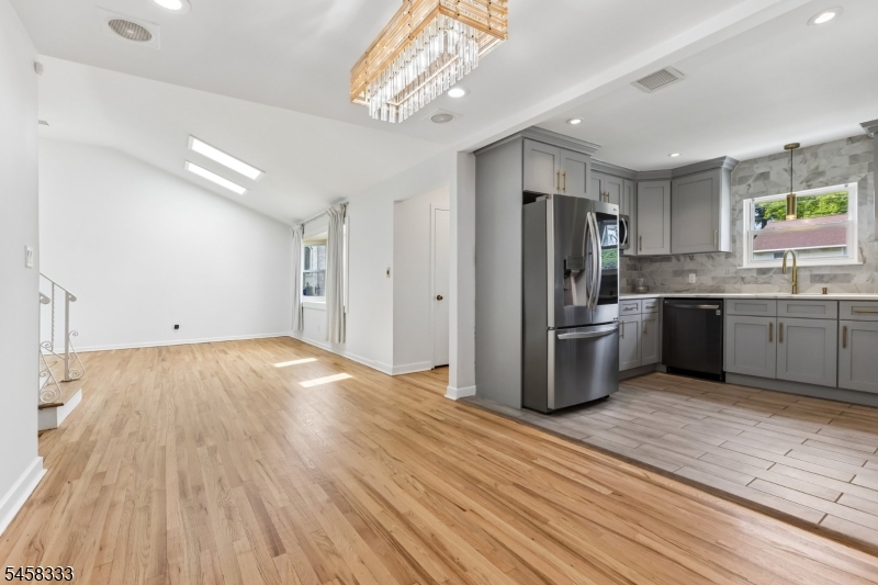 84 Howard Pl Property Photo 11