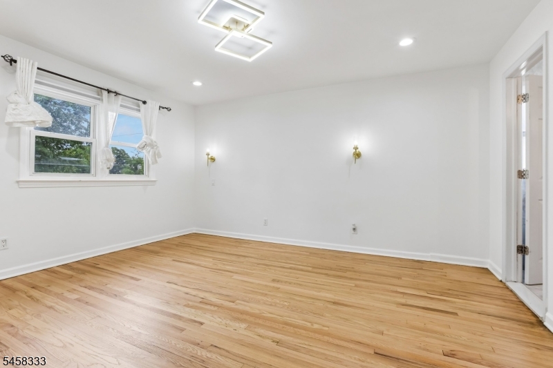 84 Howard Pl Property Photo 18