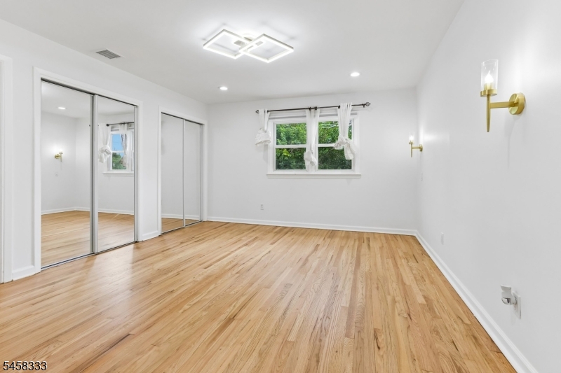 84 Howard Pl Property Photo 19