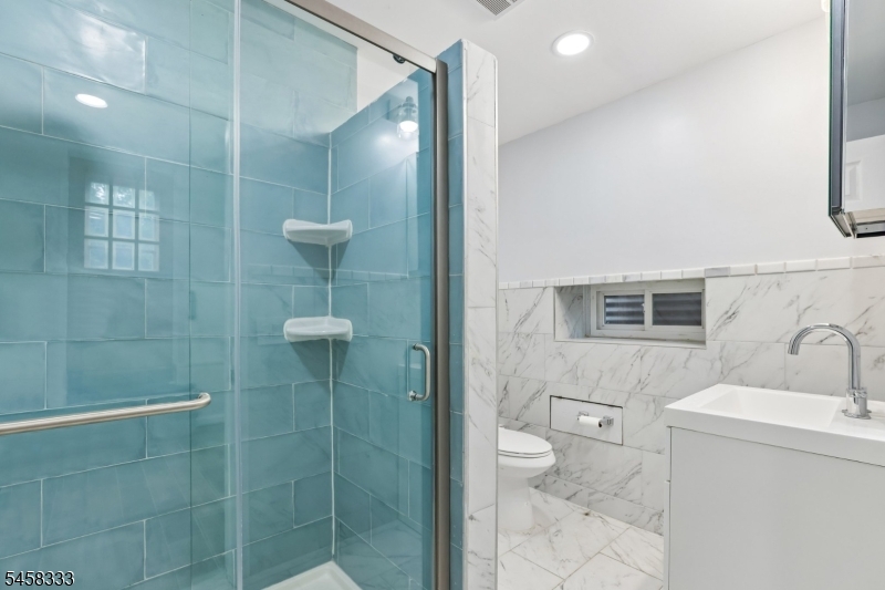 84 Howard Pl Property Photo 34
