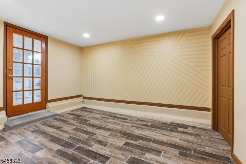 84 Howard Pl Property Photo 35