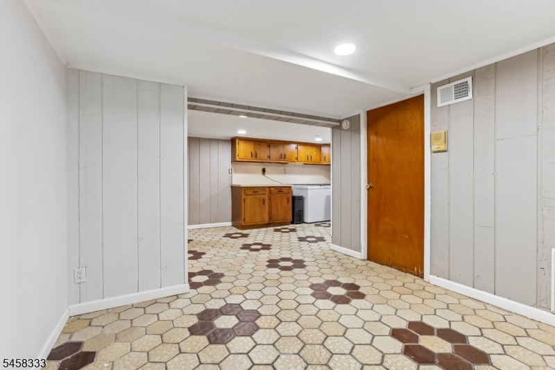 84 Howard Pl Property Photo 36