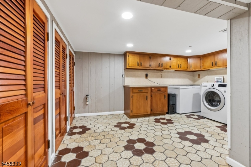 84 Howard Pl Property Photo 37
