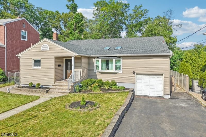 84 Howard Pl Property Photo 48
