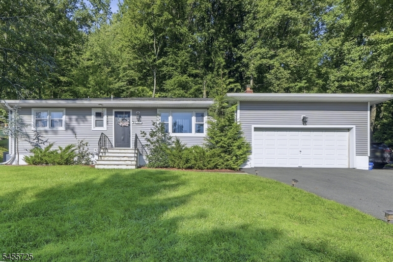 127 Hillside Dr Property Photo 1