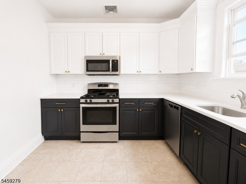622 Hackensack St Property Photo 4