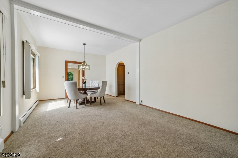 327 Saint Cloud Ave Property Photo 3