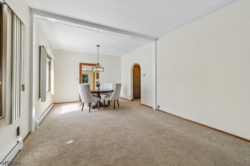 327 Saint Cloud Ave Property Photo 7