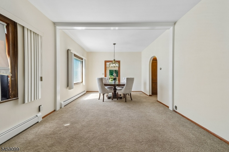 327 Saint Cloud Ave Property Photo 8