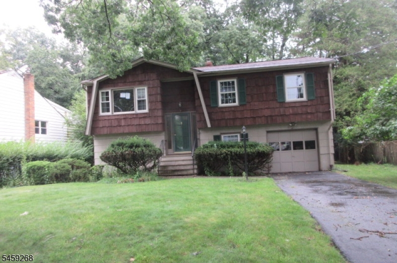 13 Roanoke Ave Property Photo 1