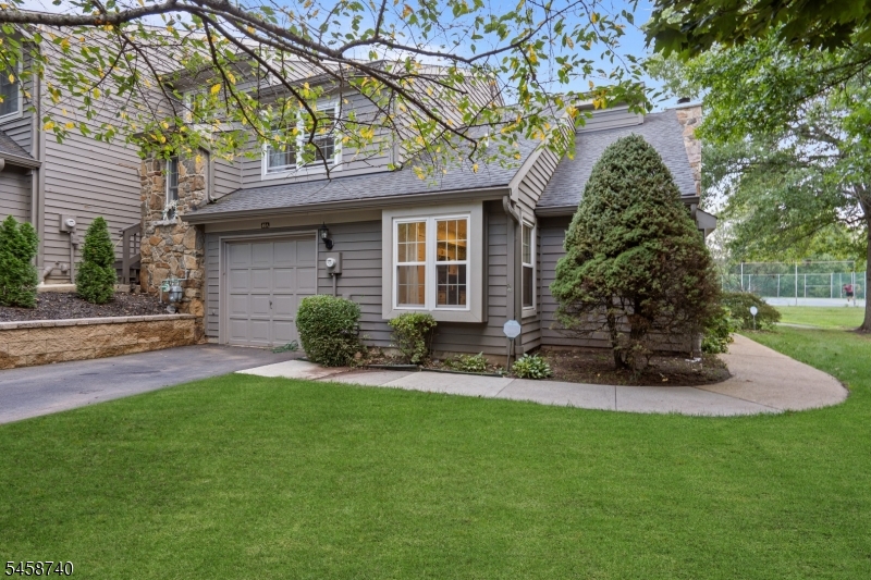 40 Roxbury Ct A Property Photo 2