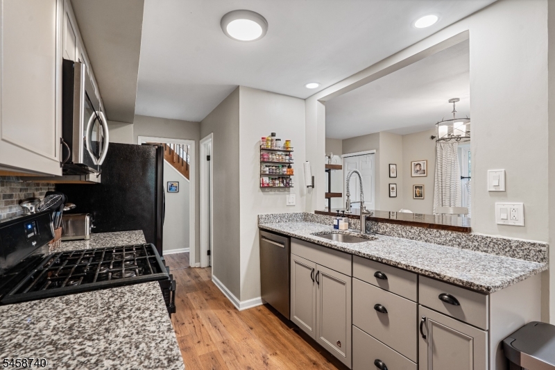 40 Roxbury Ct A Property Photo 3