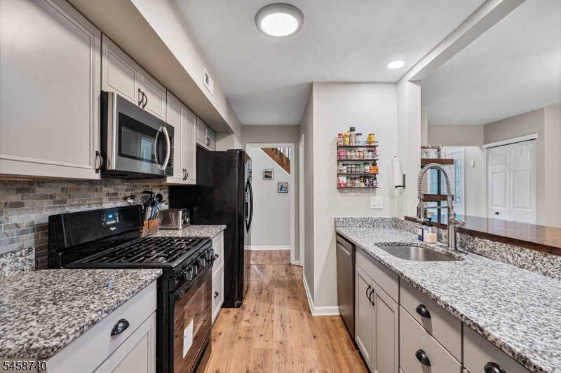 40 Roxbury Ct A Property Photo 5