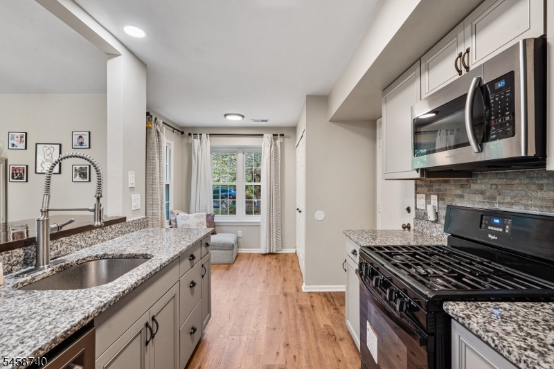 40 Roxbury Ct A Property Photo 6