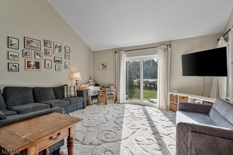40 Roxbury Ct A Property Photo 7