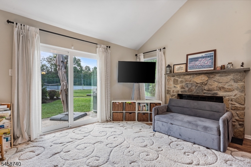 40 Roxbury Ct A Property Photo 8