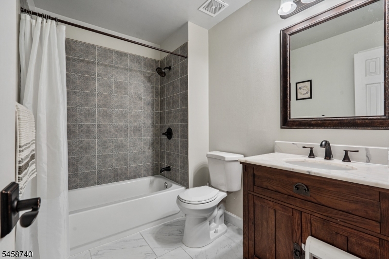 40 Roxbury Ct A Property Photo 19