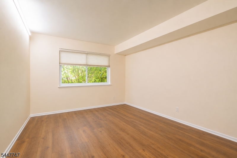 201 Edison Glen Ter Property Photo 13