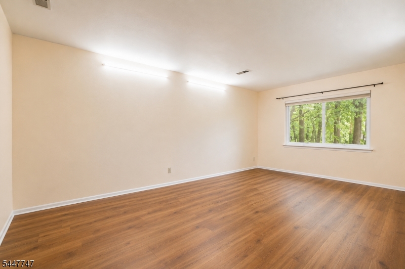 201 Edison Glen Ter Property Photo 16