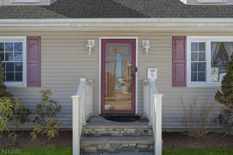 95 Cedar Ave Property Photo 3