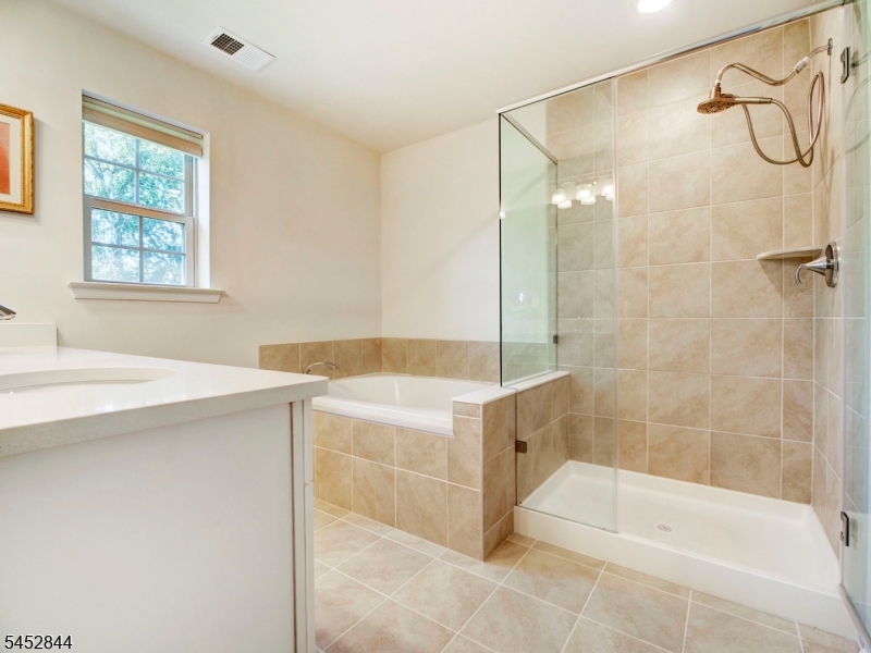 8 Dahlia Dr Property Photo 16