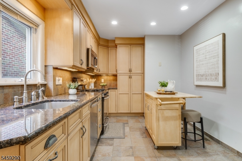 47 Fairmount Ter Property Photo 14