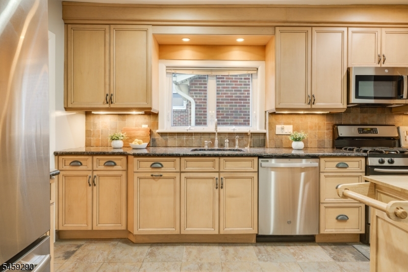 47 Fairmount Ter Property Photo 16