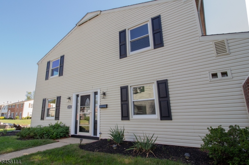 176 Rockland Dr Property Photo 4