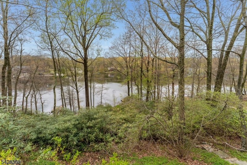 351 E Lakeshore Dr Property Photo 4