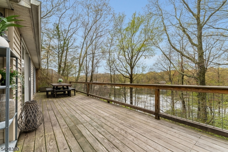 351 E Lakeshore Dr Property Photo 11