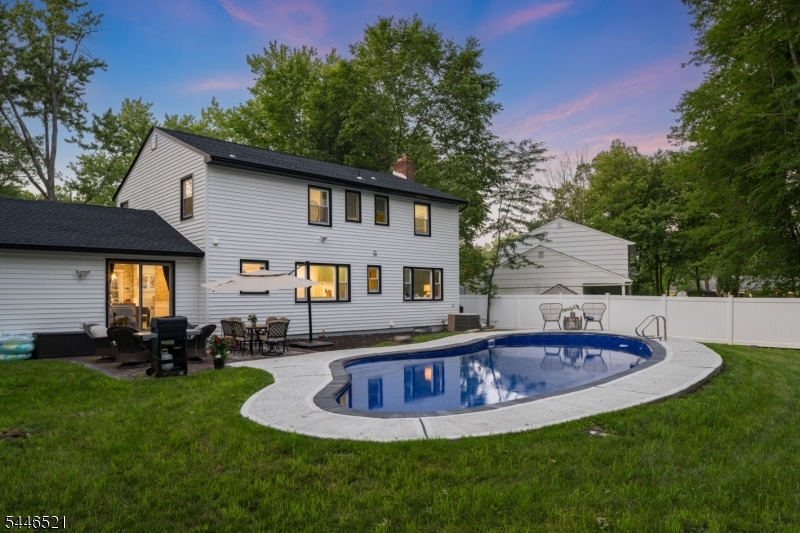 17 New England Dr Property Photo 3