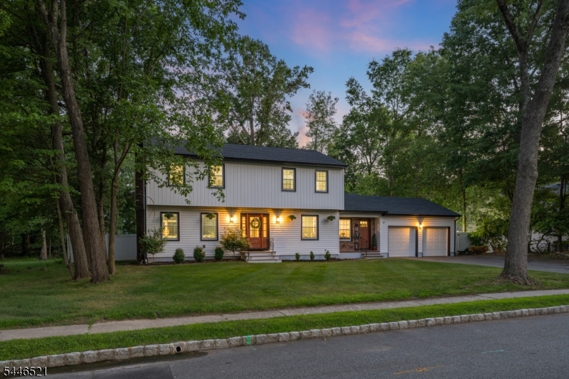 17 New England Dr Property Photo 4