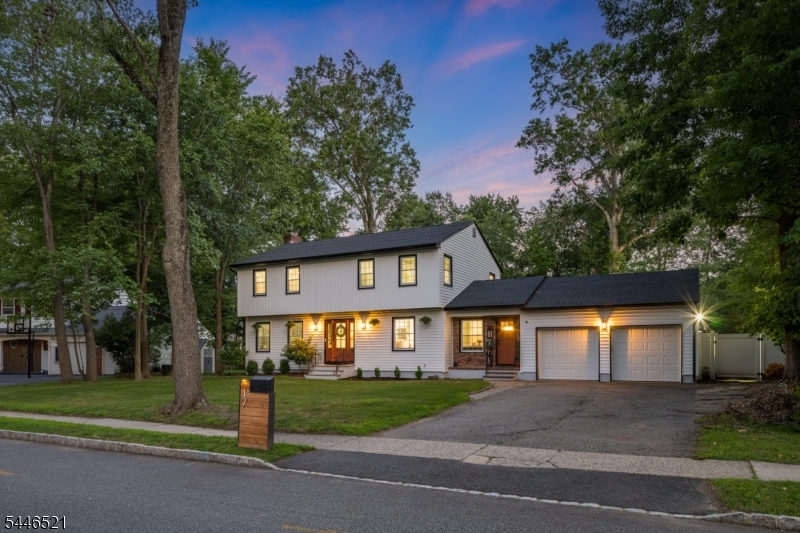17 New England Dr Property Photo 6