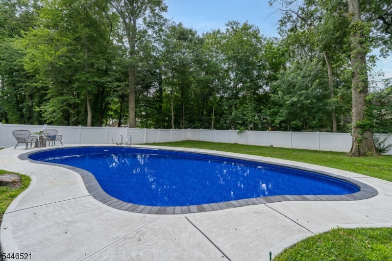 17 New England Dr Property Photo 43