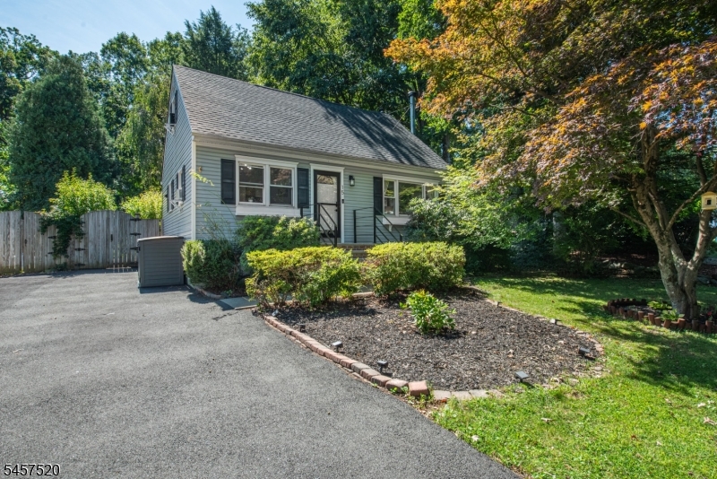 15 Mayne Ave Property Photo 1