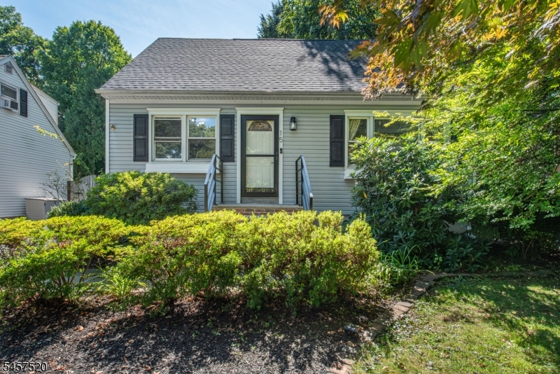 15 Mayne Ave Property Photo 2