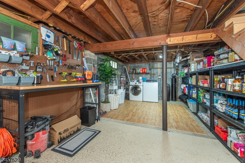 15 Mayne Ave Property Photo 21