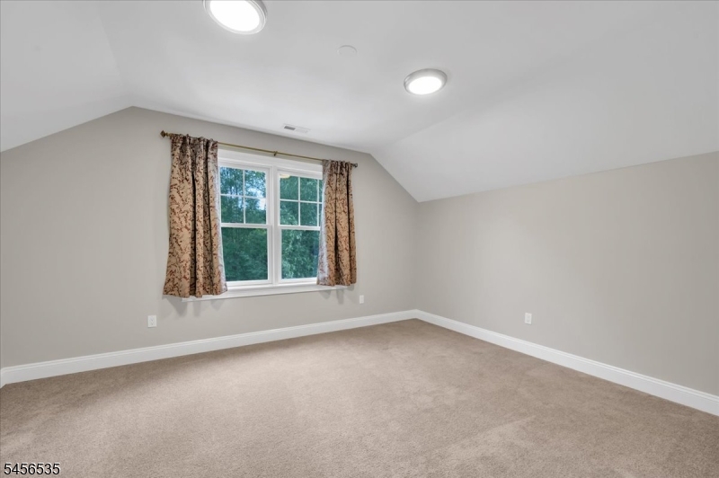 657 Foothill Rd Property Photo 28
