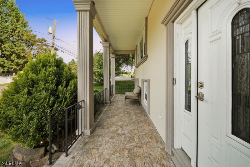 66 Lockwood Pl Property Photo 4