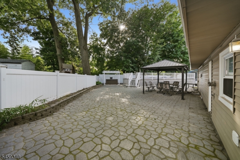 66 Lockwood Pl Property Photo 7