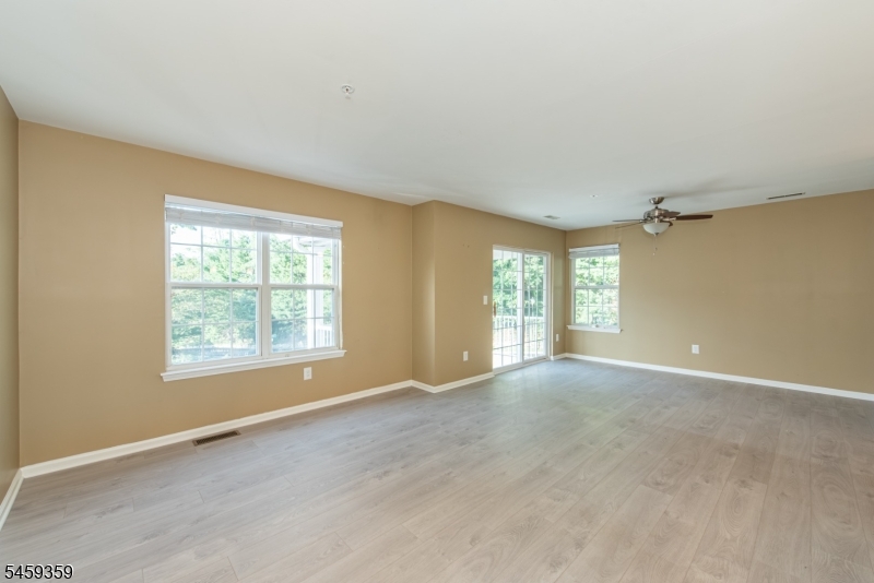 401 Dalton Court Property Photo 10